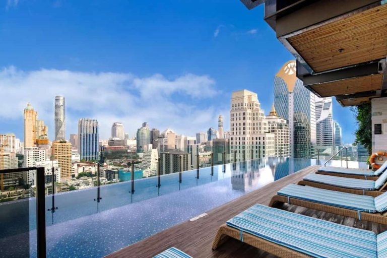 hoteles con infinity pool bangkok