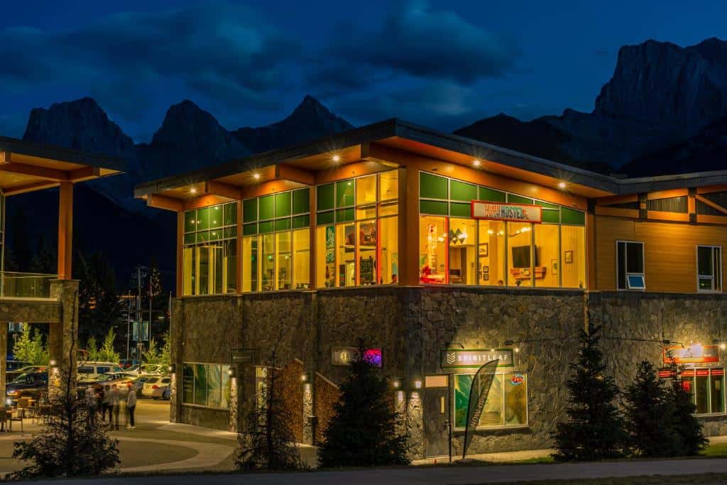 hotel barato cerca de banff canmore