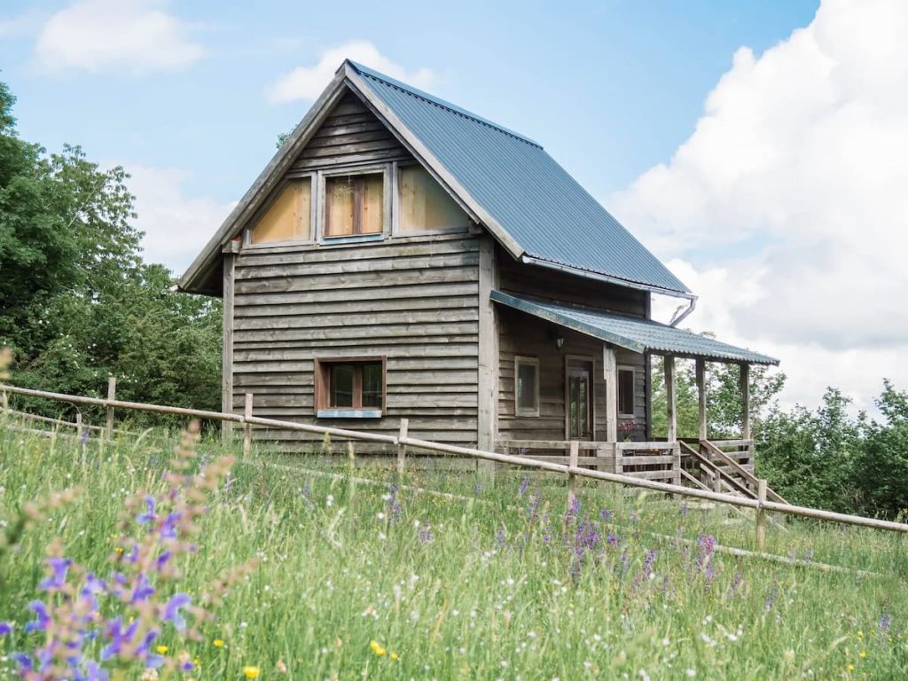 cabaña madera la garrotxa parejas pet friendly