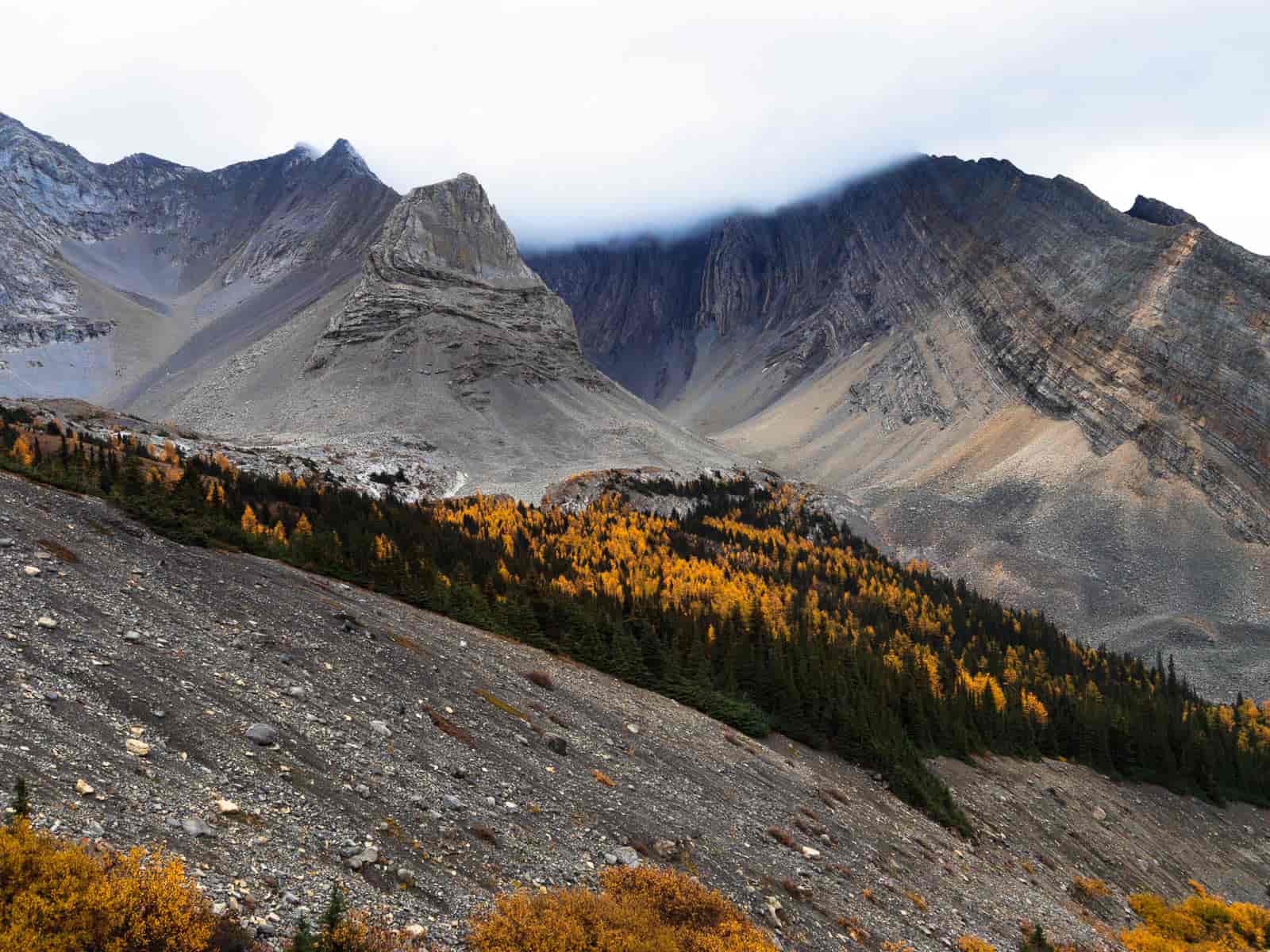 mejores rutas de senderismo kananaskis fáciles arethusa cirque
