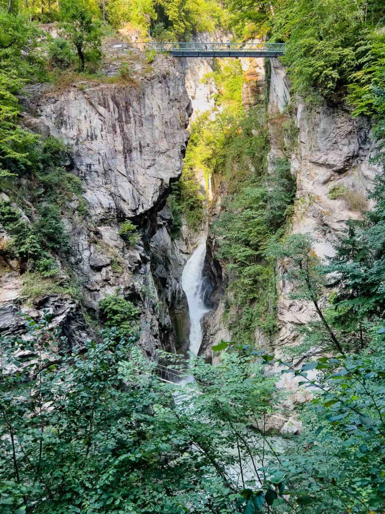 cascada des thermes y pasarela saint gervais les bains