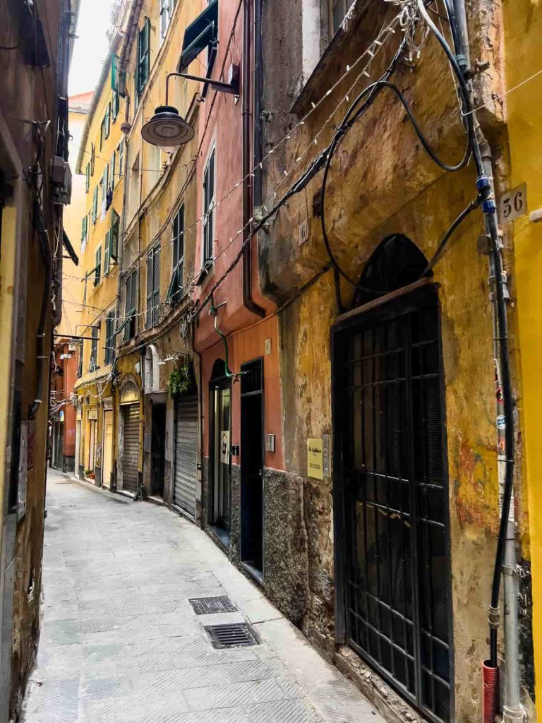 caruggi centro historico de genova