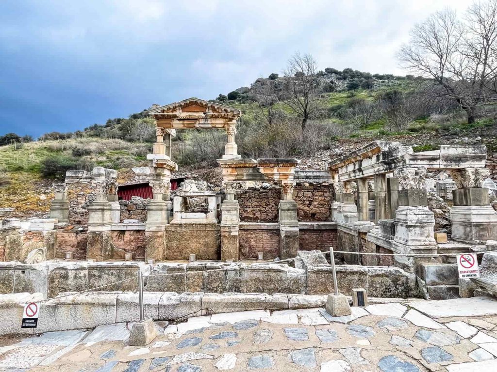 fuente de trajano efeso