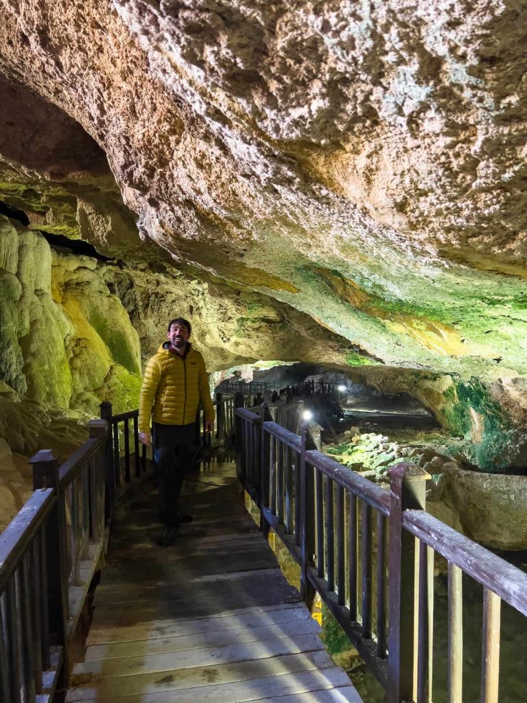 cueva kaklic
