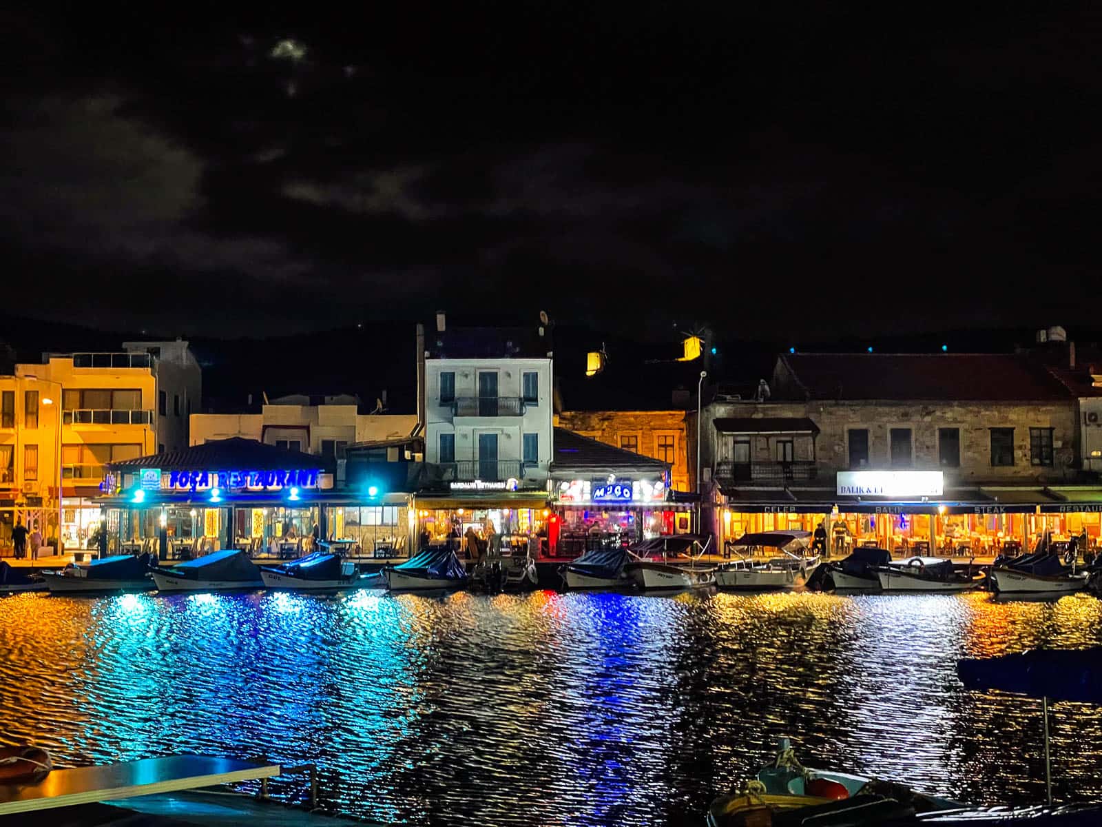 que ver en foça puerto