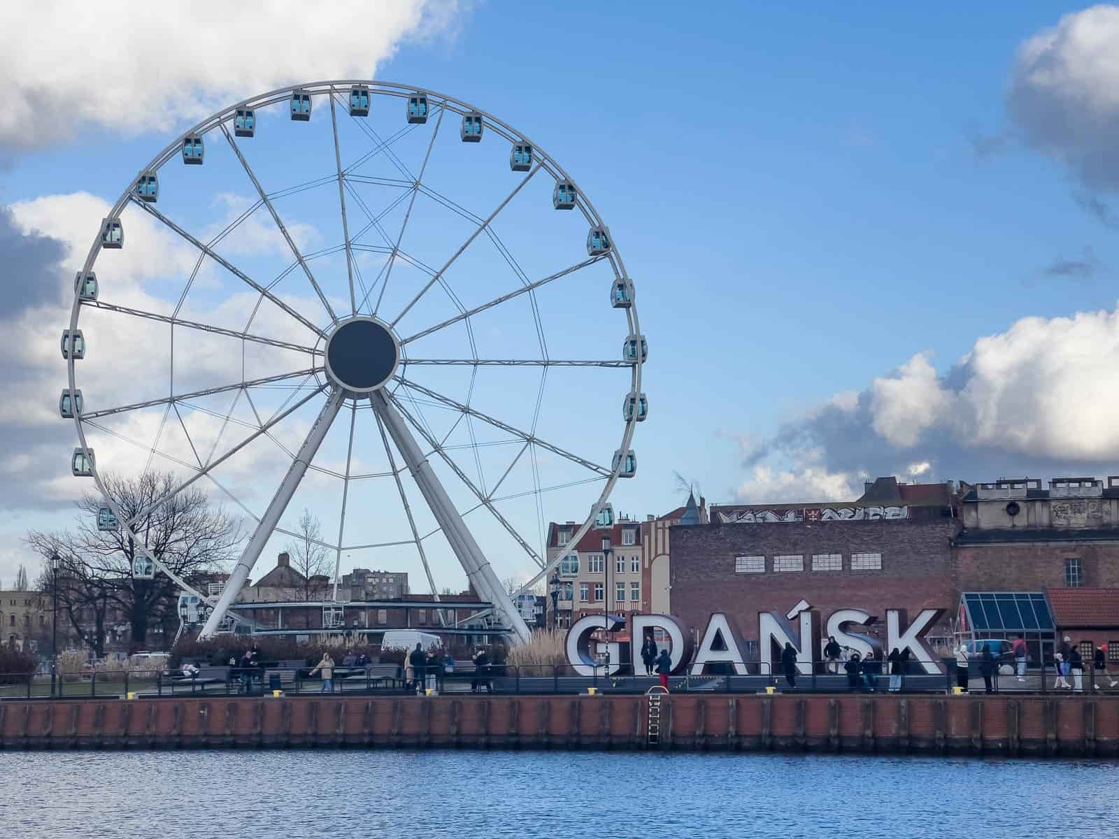 isla olowianka gdansk, con la noria y las letras
