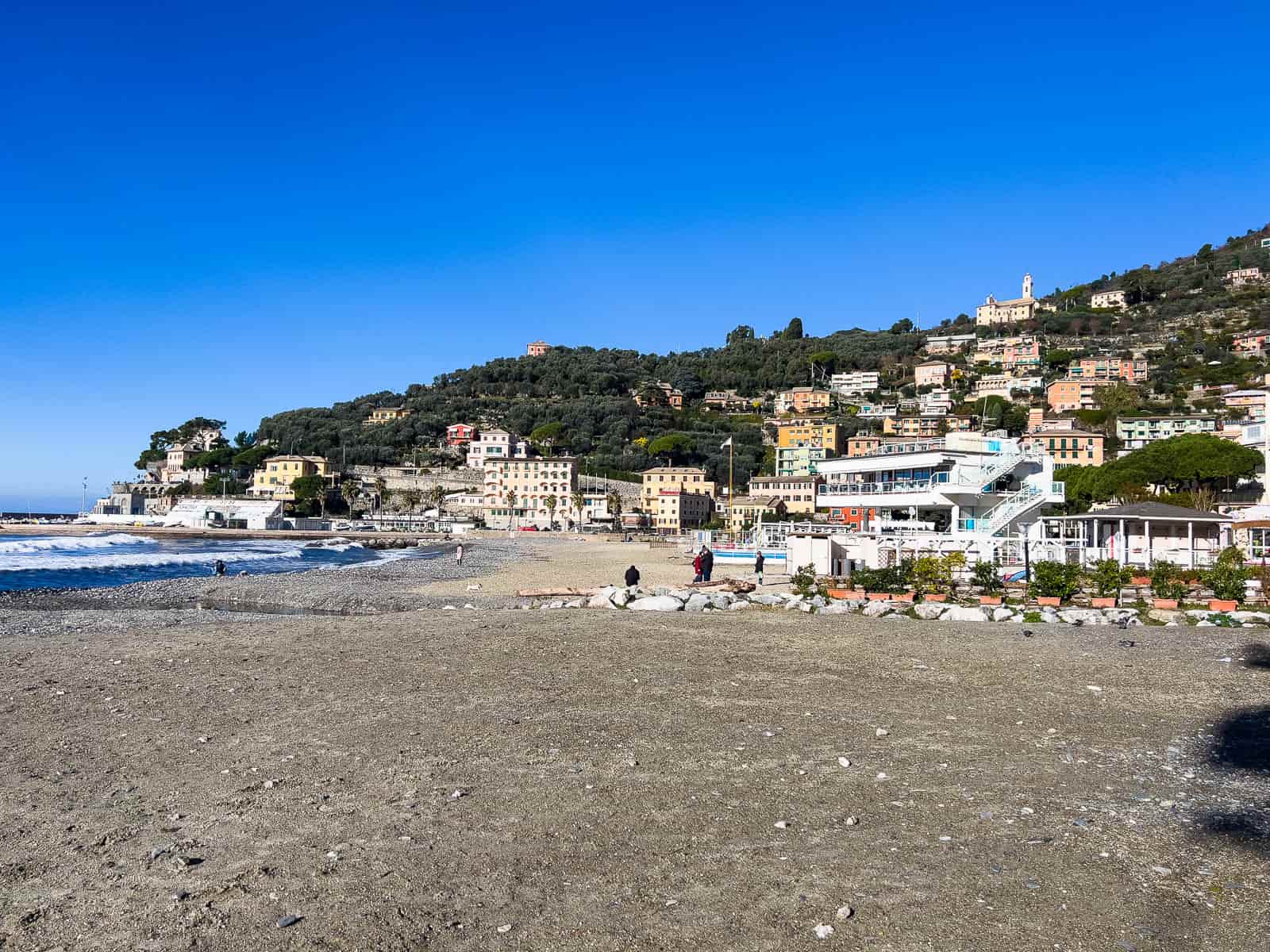 playa y pueblo de recco