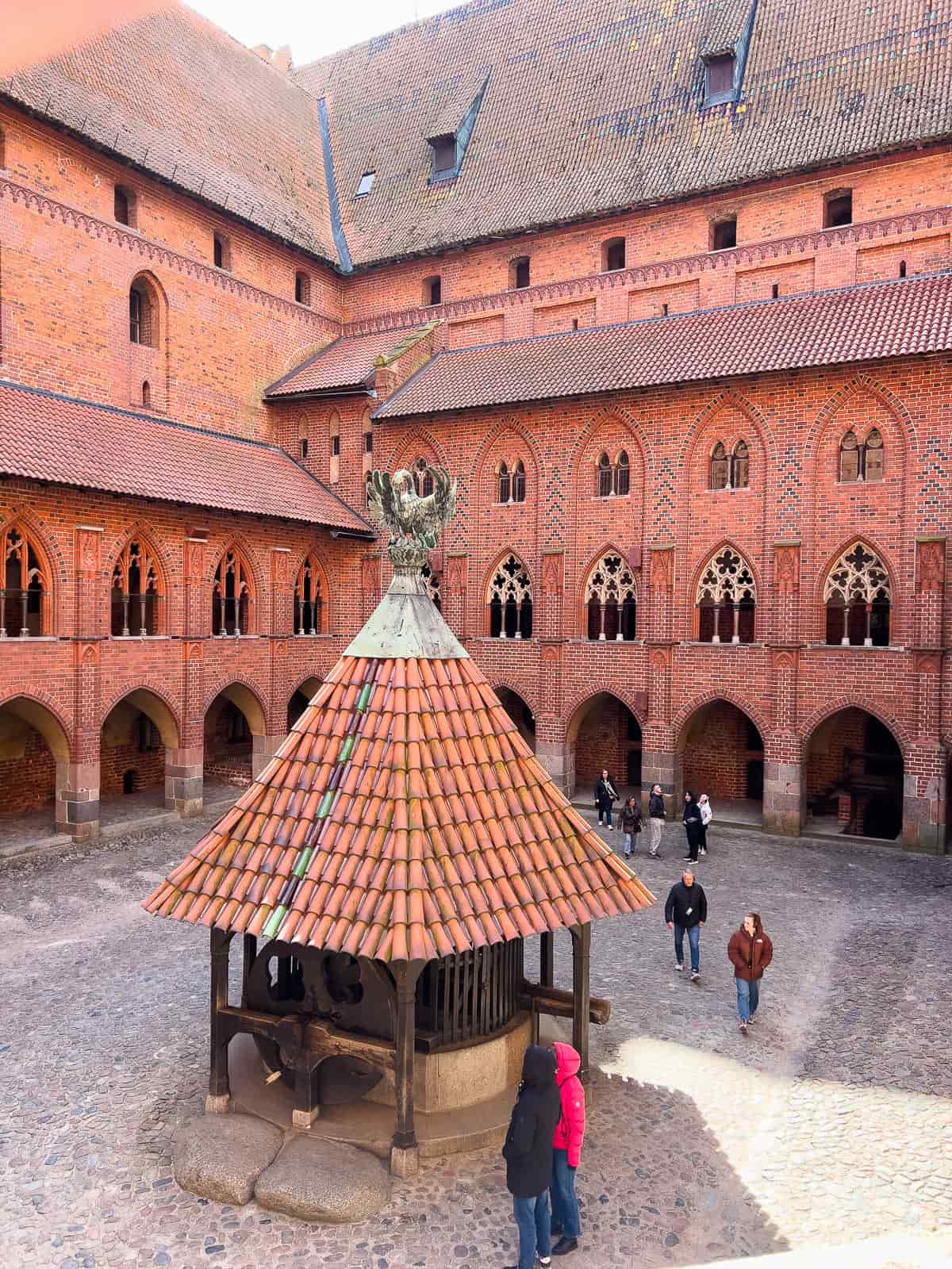 patio interior castillo malbork