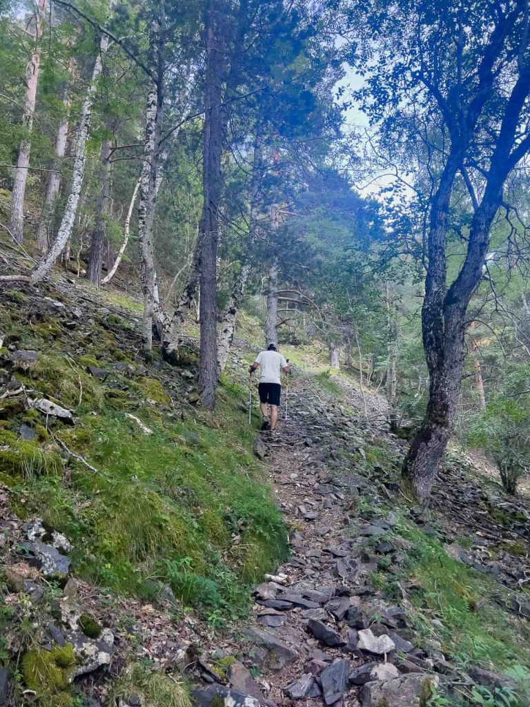 ruta al ibon de pixon desde el forcallo