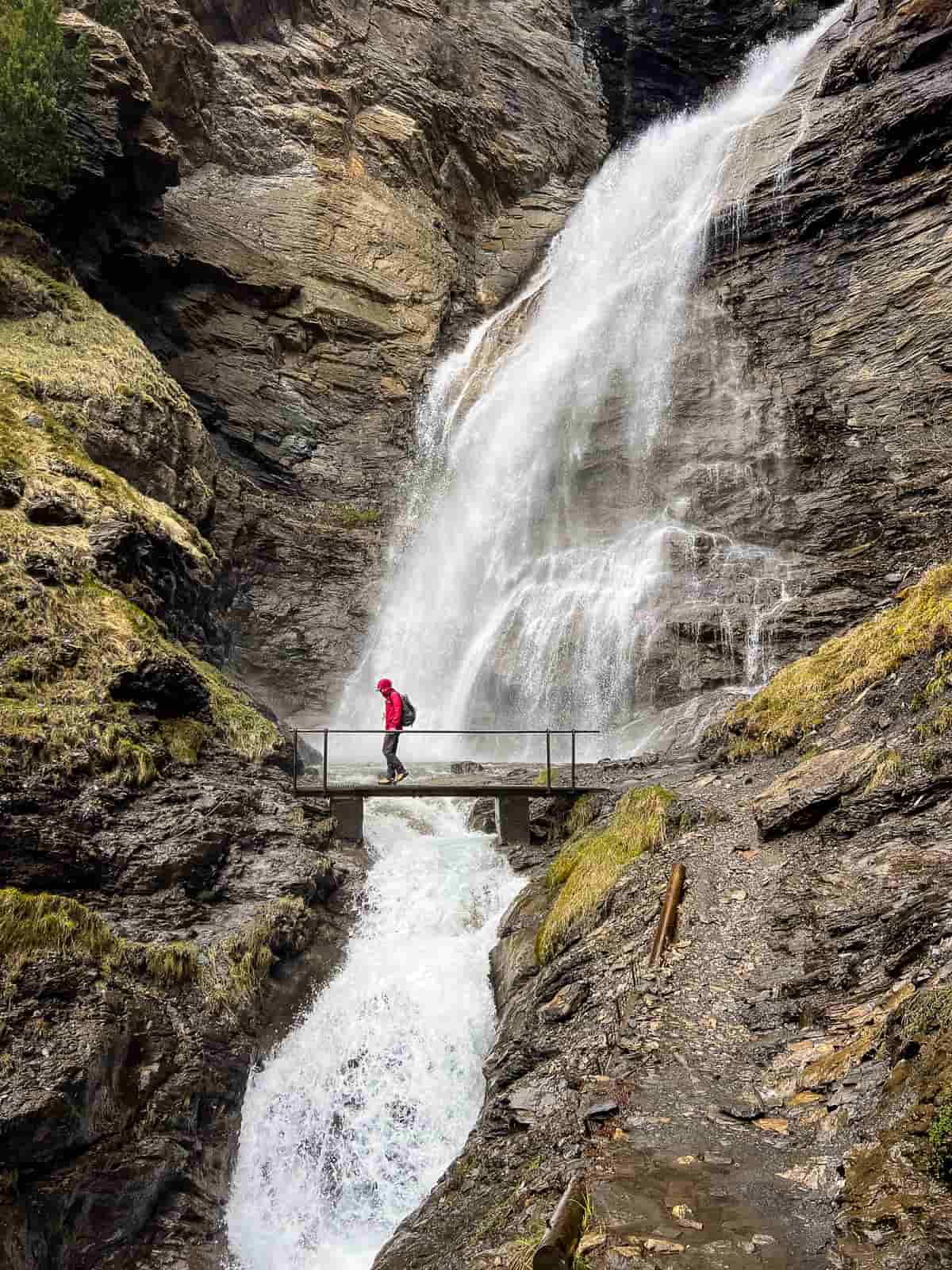 ruta a la cascada de ardones o del bom, cerler