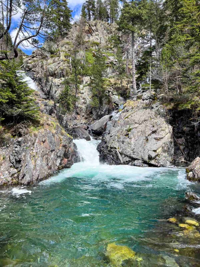 poza en la ruta a las gorgas de alba, benasque