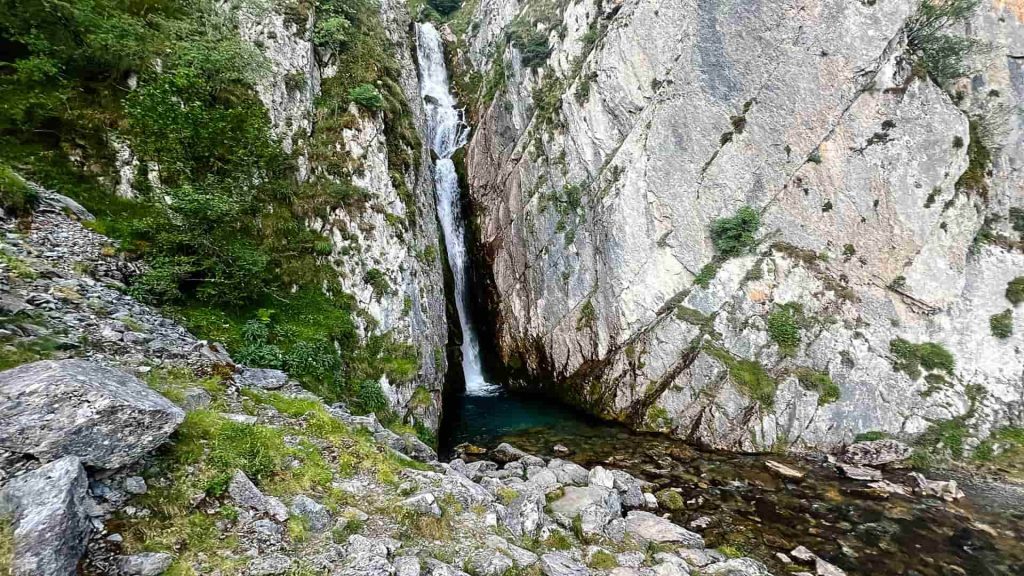 ruta al circo de lescun y la cascada sanchese