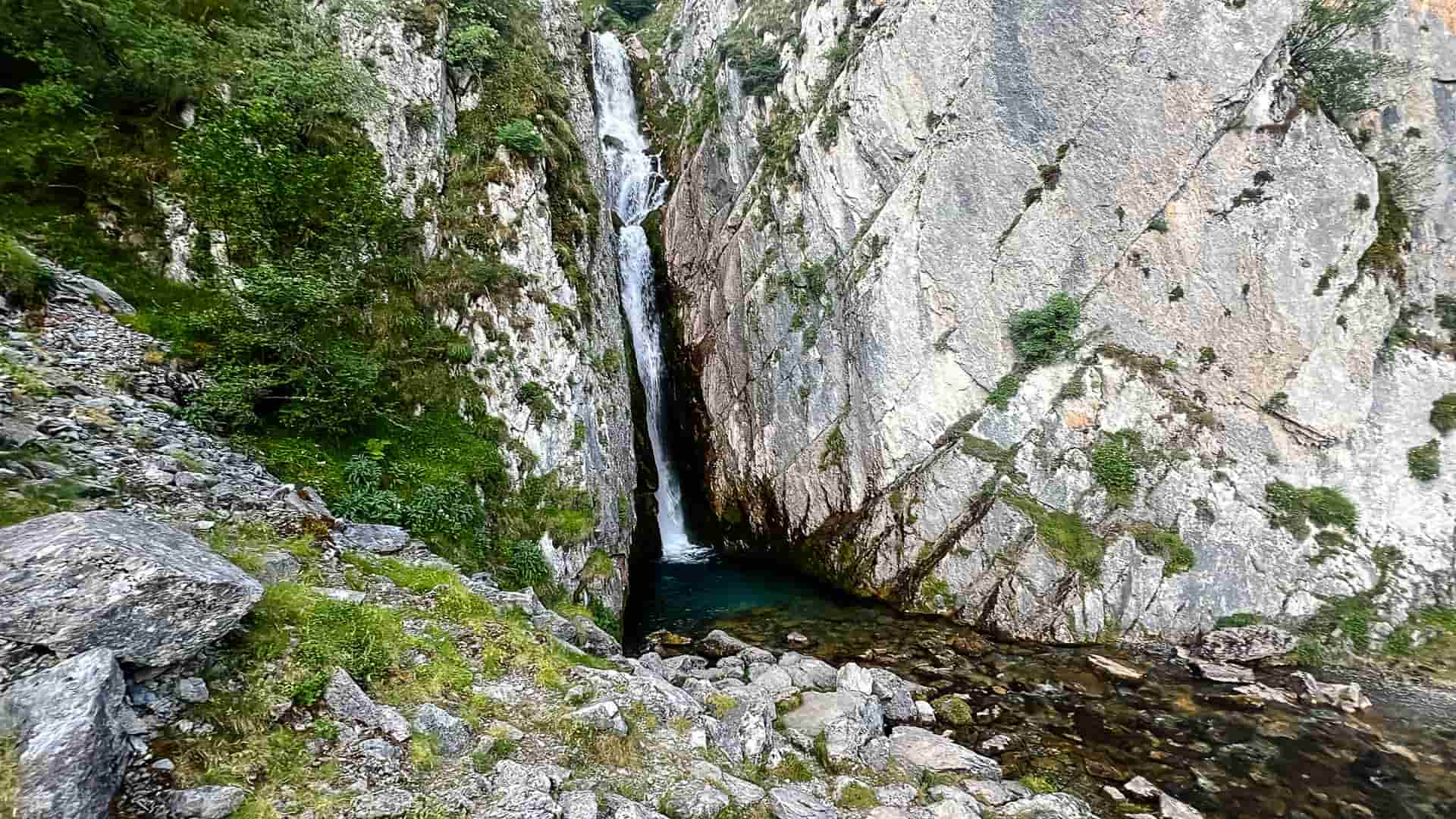 ruta al circo de lescun y la cascada sanchese
