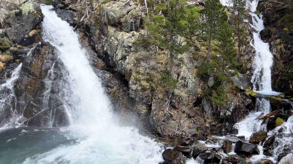 ruta gorgas de alba, valle benasque. excursión sendero botánico