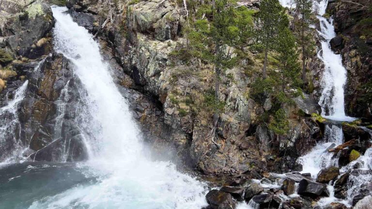 ruta gorgas de alba, valle benasque. excursión sendero botánico