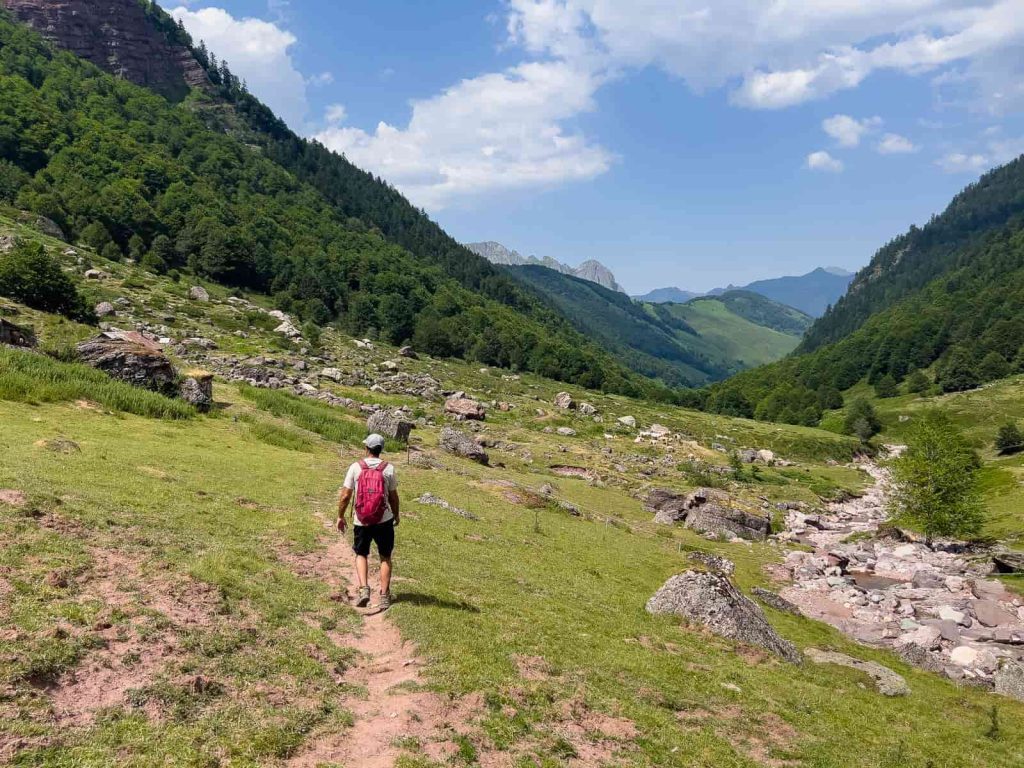 tour du lac d'arlet valle de aubise