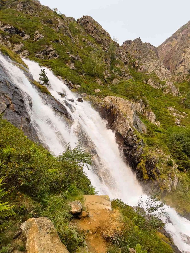 ruta al lago azul de lesponne cascadas
