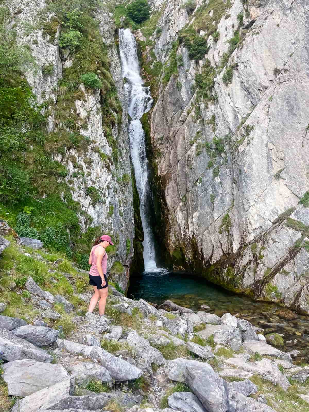 ruta a la cascada sanchese valle de aspe