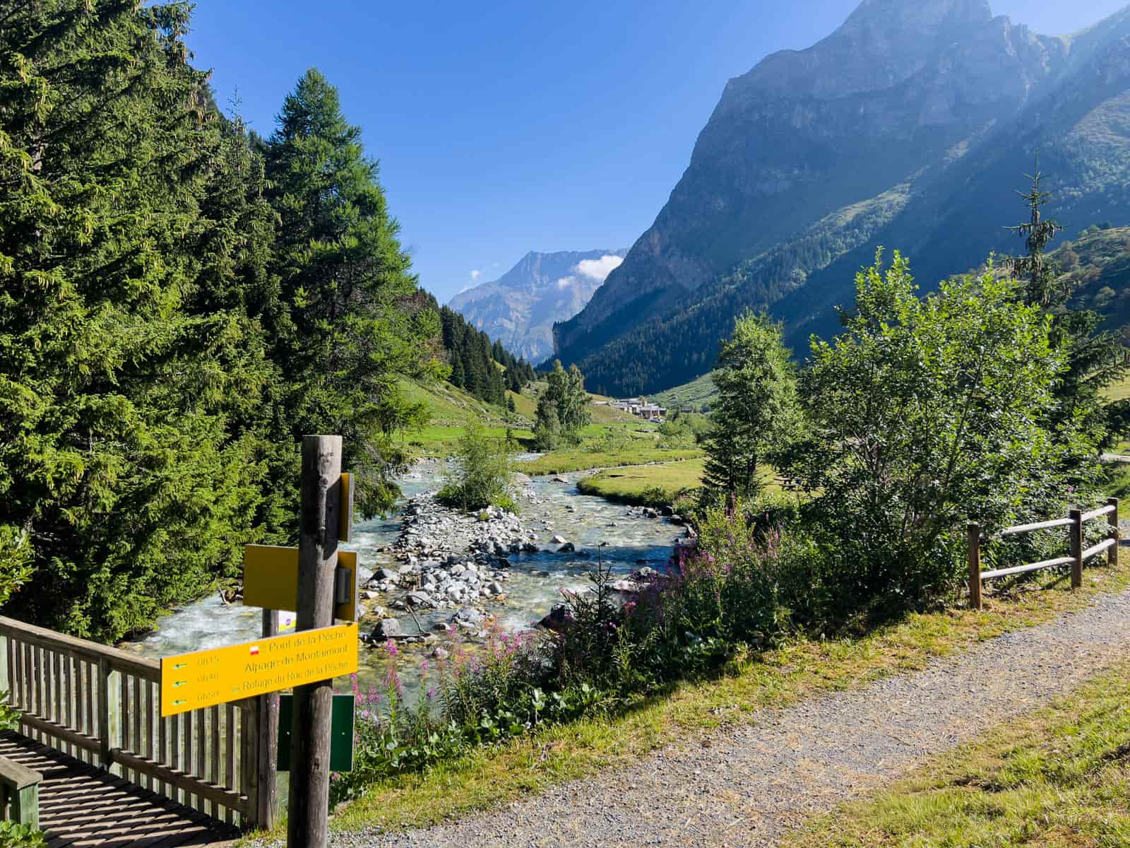 parking les prioux pralognan la vanoise