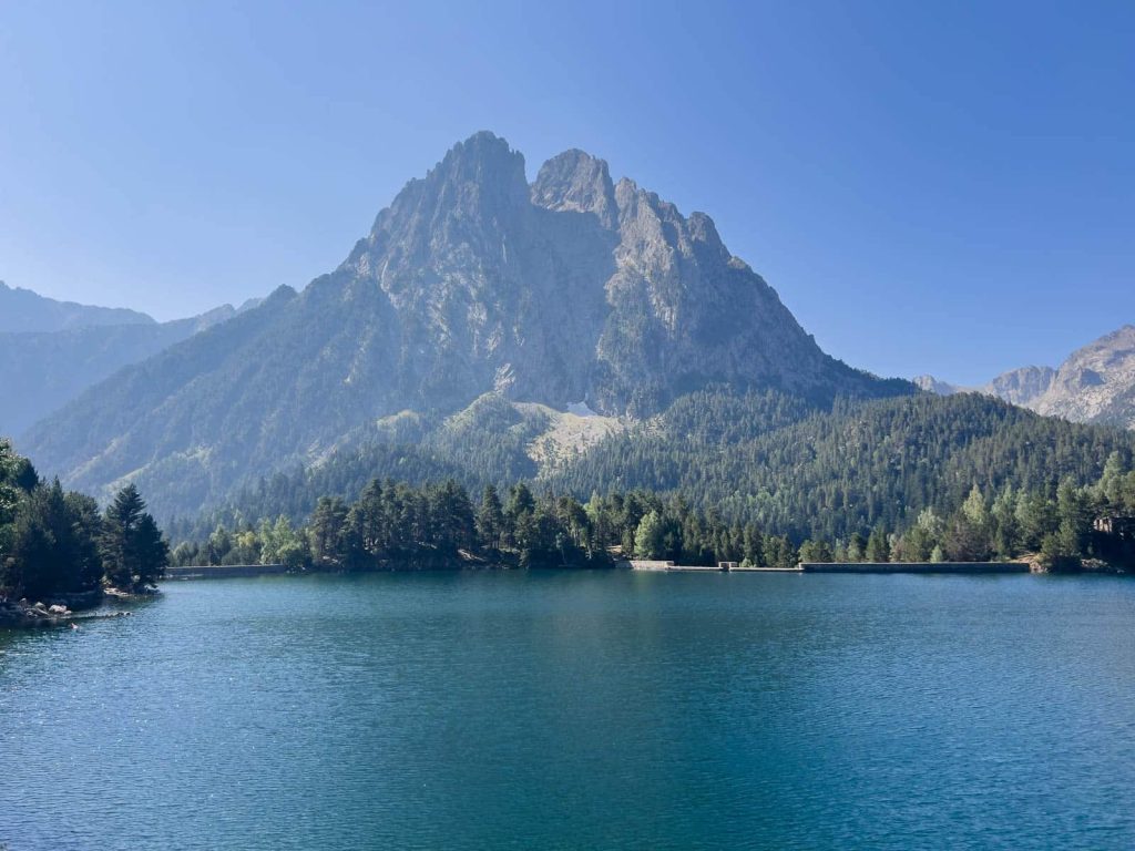 Estany de Sant Maurici amb Els Encantats
